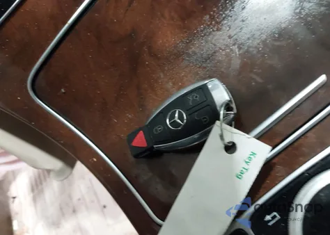 2015 Mercedes-Benz C 300 Luxury 4Matic из США, поврежденный, VIN 55SWF4KB1FU033628